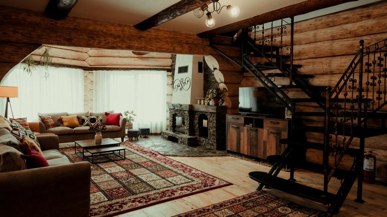 Coliba Plutasilor - Bed and Breakfast Ciocănești