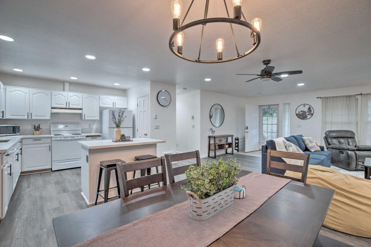 Pet-Friendly PNW Home, 1 Mi to Rockaway Beach - B&B