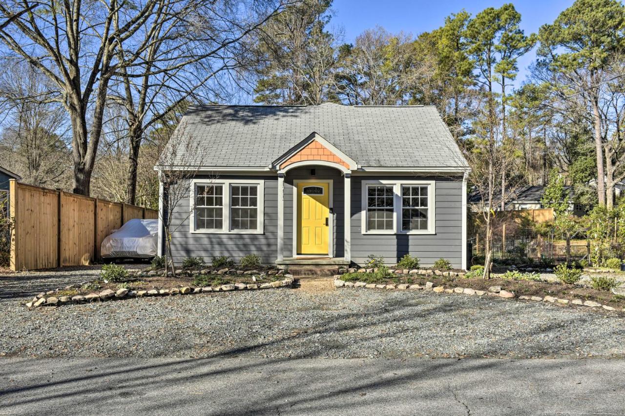 B&B Carrboro - Renovated Carrboro House with Deck and Fire Pit! - Bed and Breakfast Carrboro