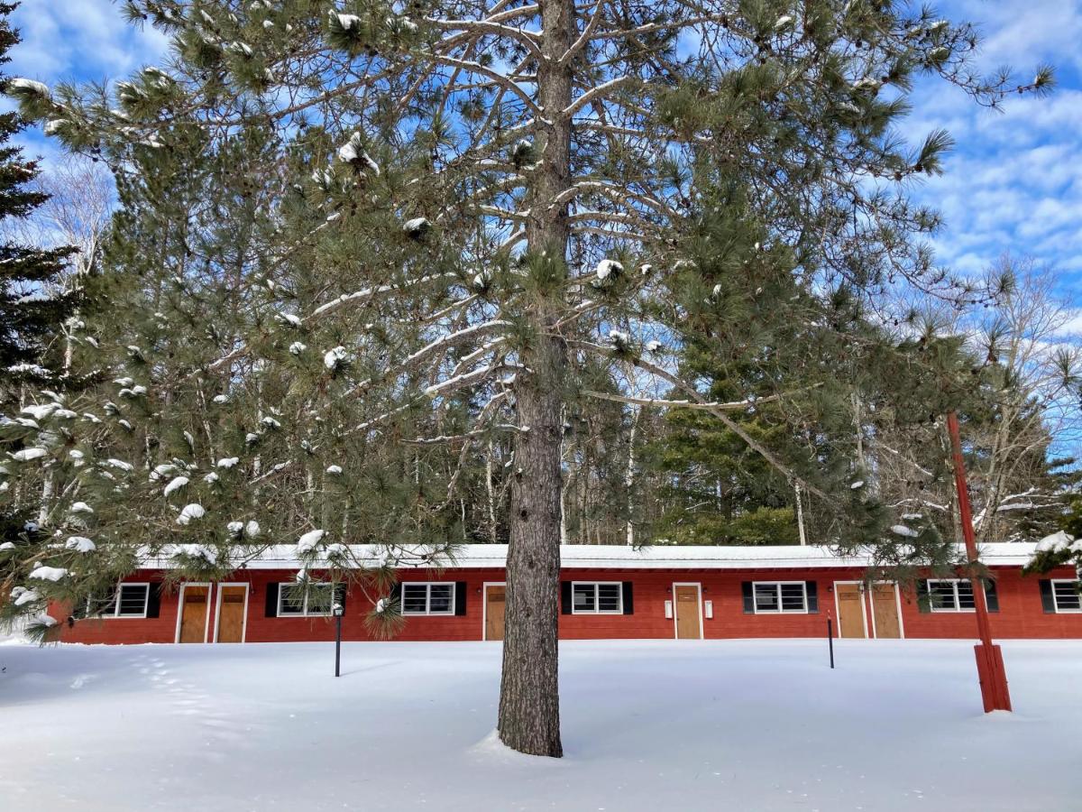 The Lorca Adirondacks Motel - Bed and Breakfast