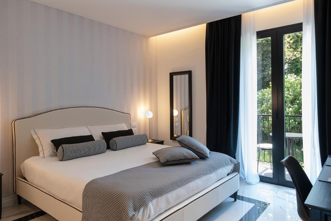 Zimmer mit Kingsize-Bett