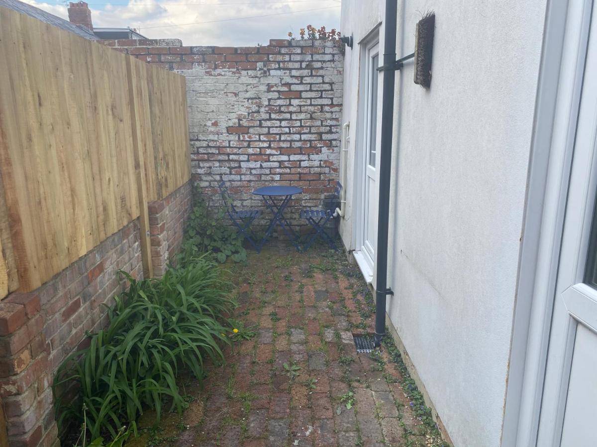 Lovely Coach House with Free Parking - Ferienwohnung