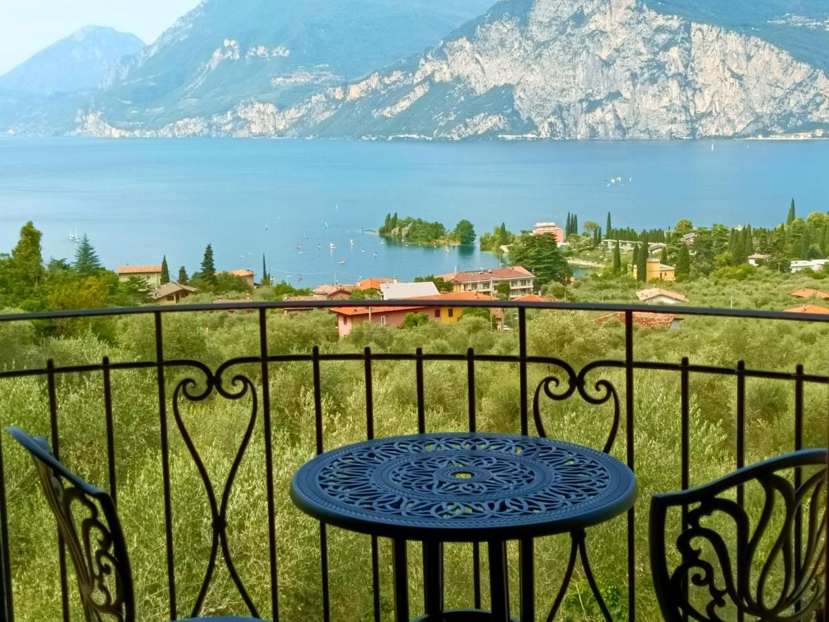 Apartment with Lake View