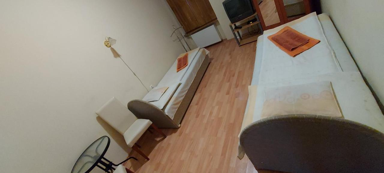 Chambre Double ou Lits Jumeaux avec Salle de Bains Privative