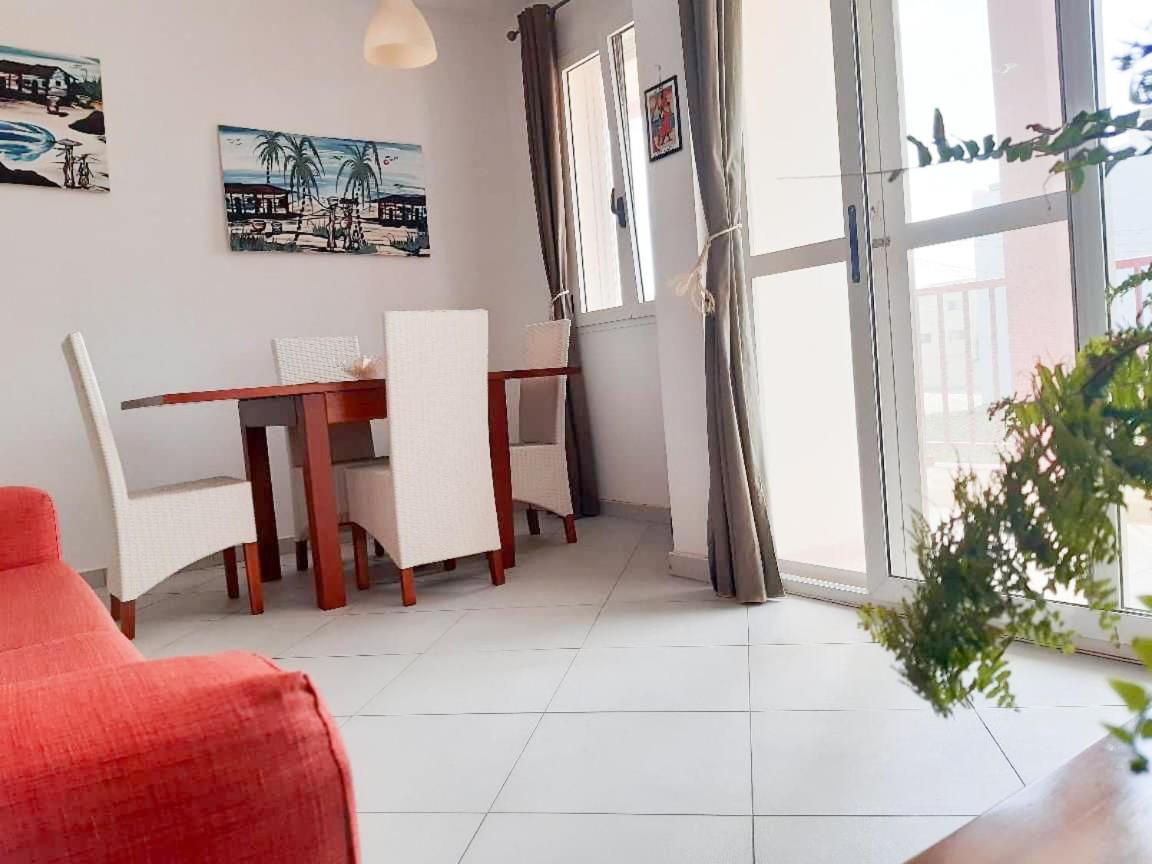 App Raffaele Estoril Beach Free Wifi & AC a step away from the sea - Chambres d’hôtes