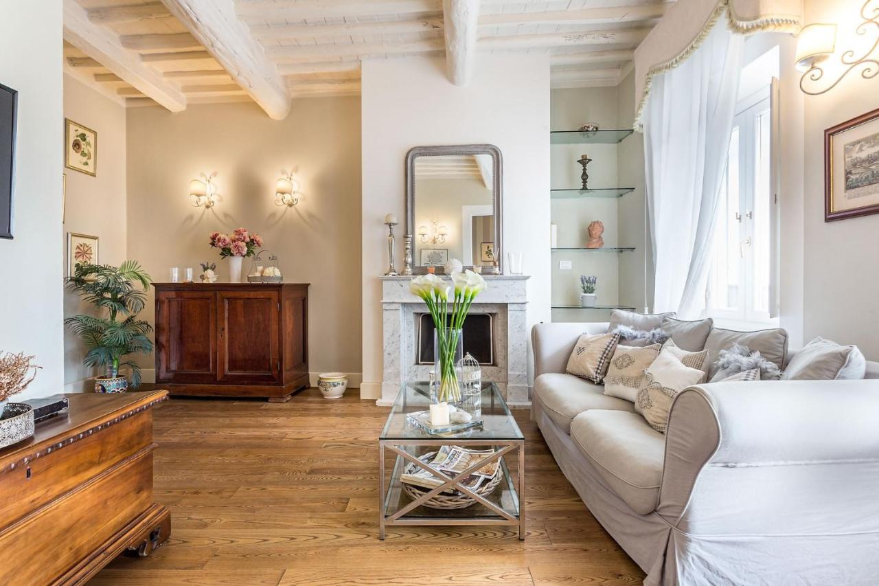 Casa Raffa, 2 Bedrooms 2 Bathrooms Romantic Apartment with Terrace and Parking in Lucca - B&B