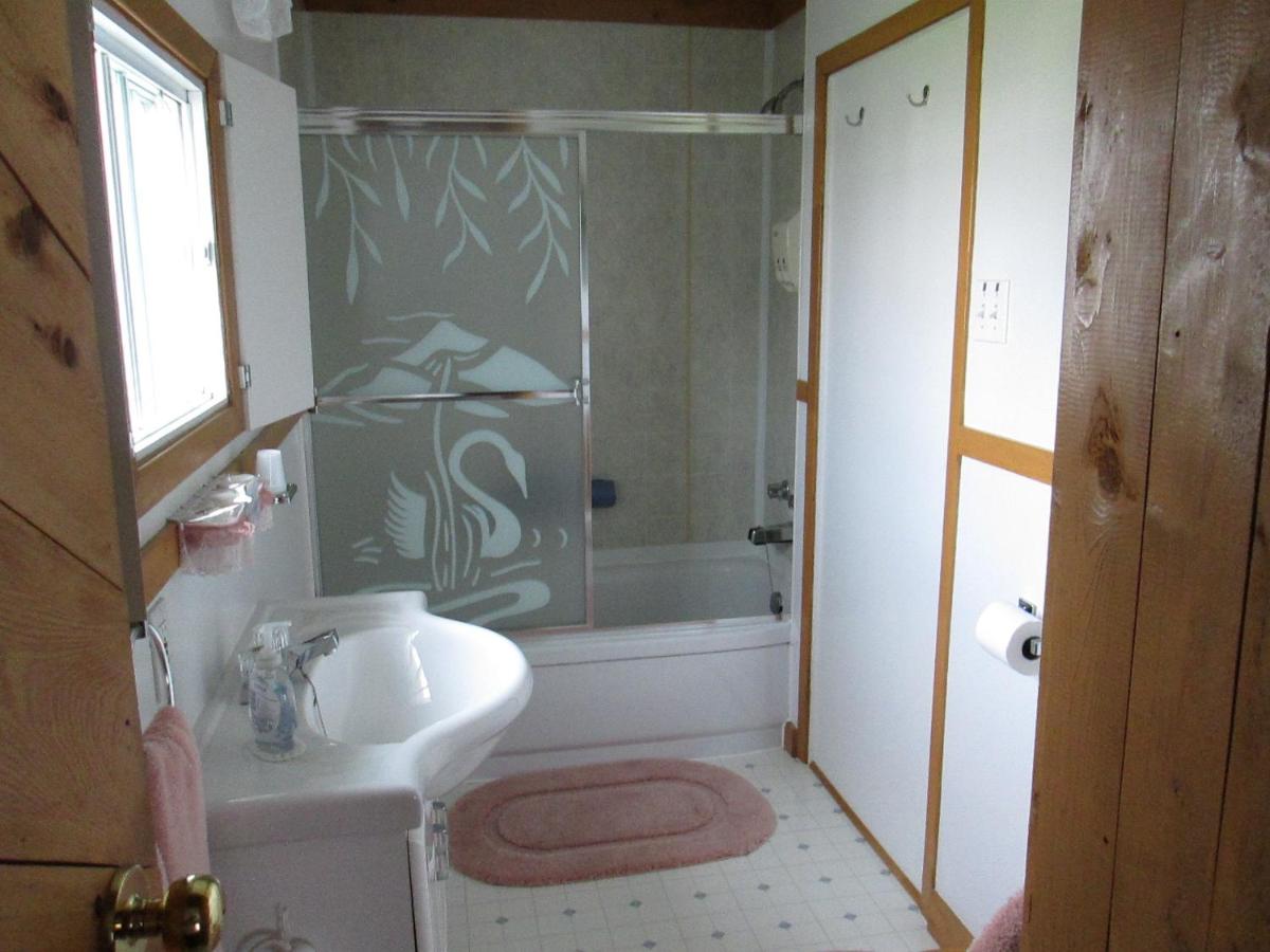 Kamer met Queensize Bed en Eigen Badkamer