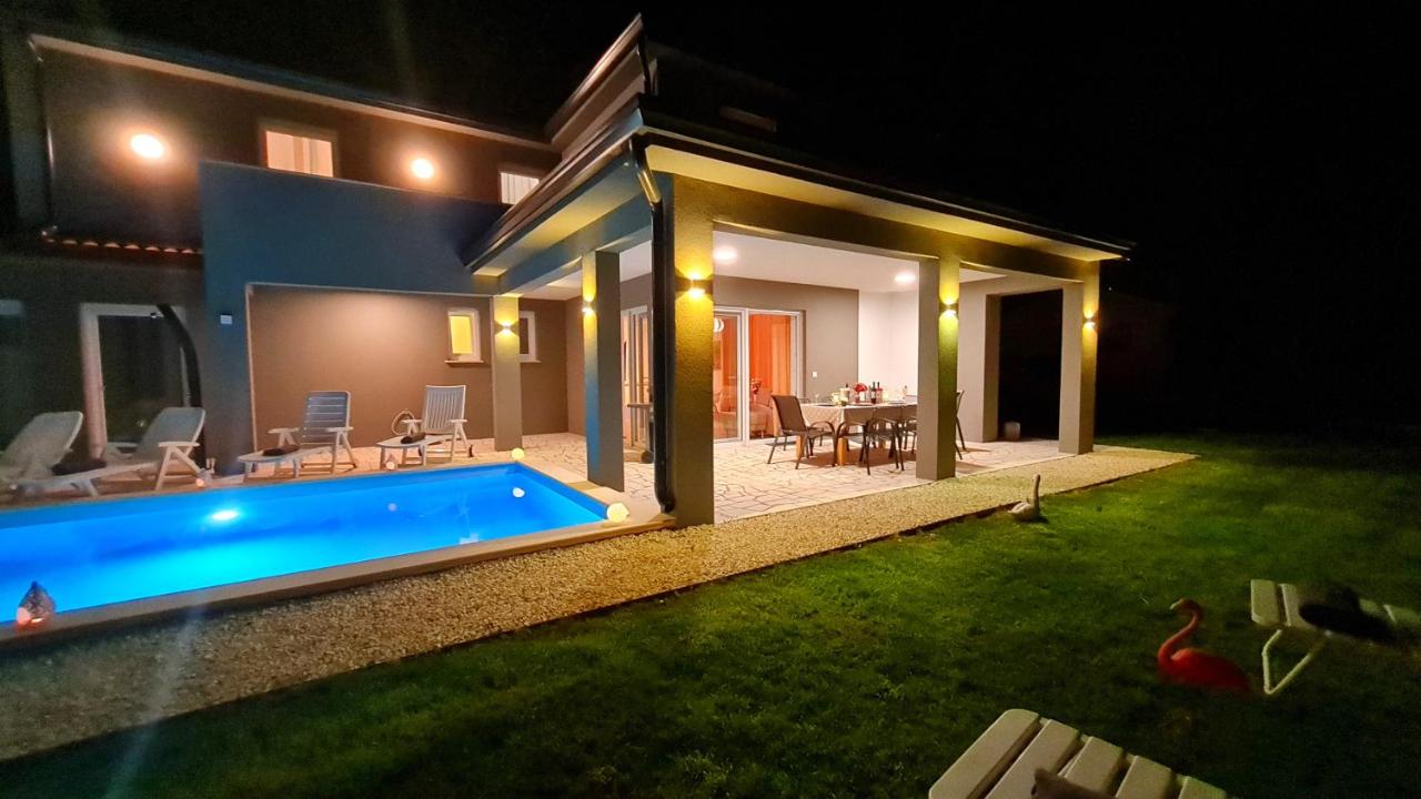 Villa Robert Kastelir - Bed and Breakfast