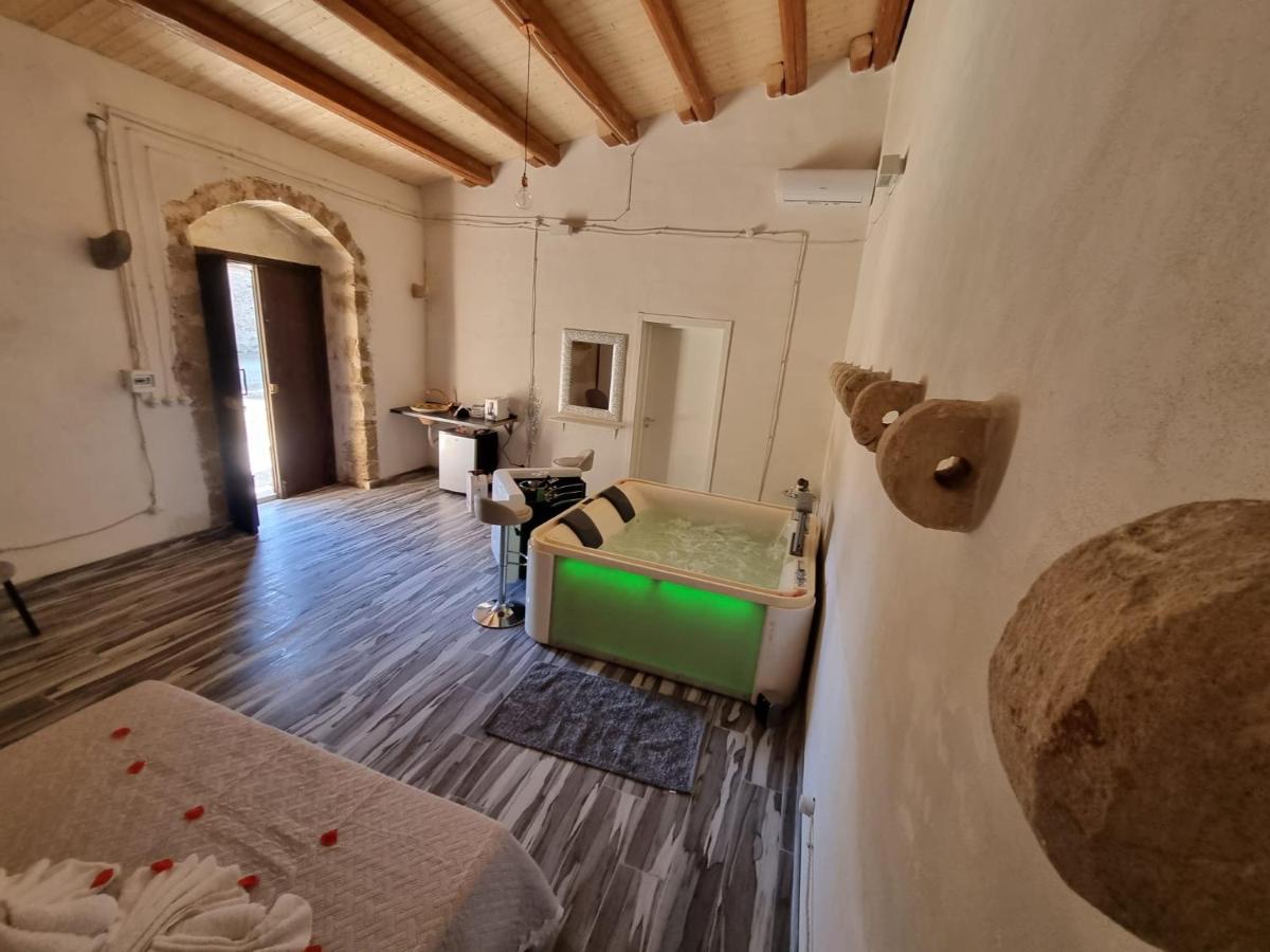 Deluxe Suite with Spa Bath