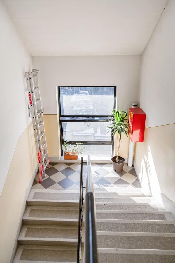 Relax Into Loft Living At A Light-Filled City Escape - B&B Budapest