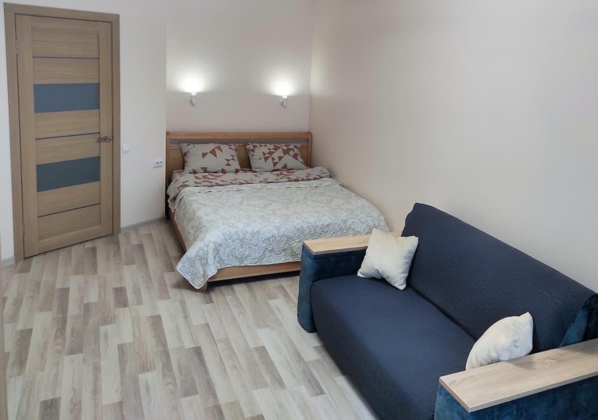Просторна 1-кімнатна квартира посеред сосен - Bed and Breakfast