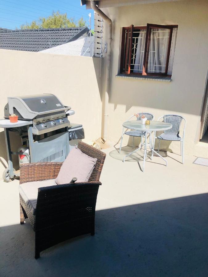 Cozy guest suite with private access - B&B Roodepoort