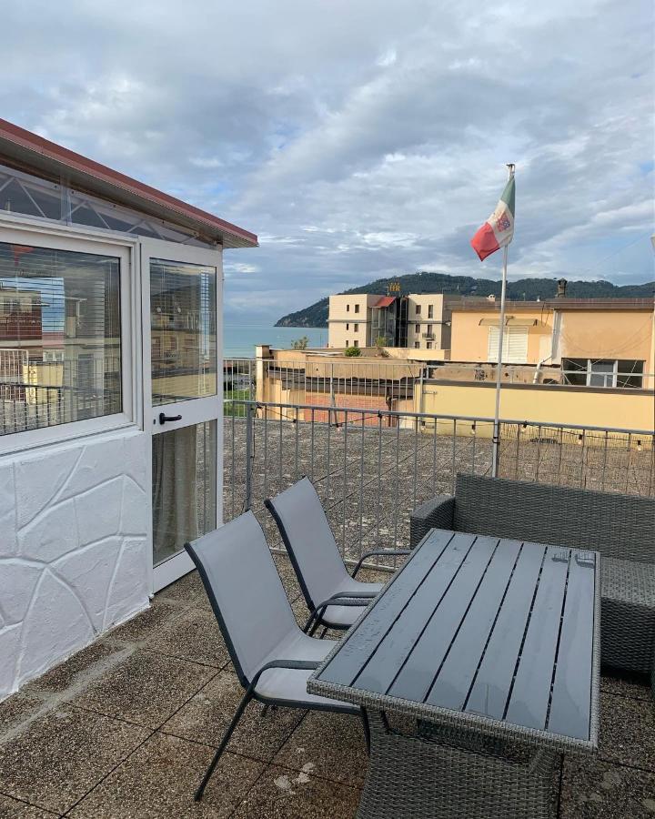 B&B Marinella di Sarzana - Cosy Apartment with Terrace view in Sarzana Italy - Bed and Breakfast Marinella di Sarzana