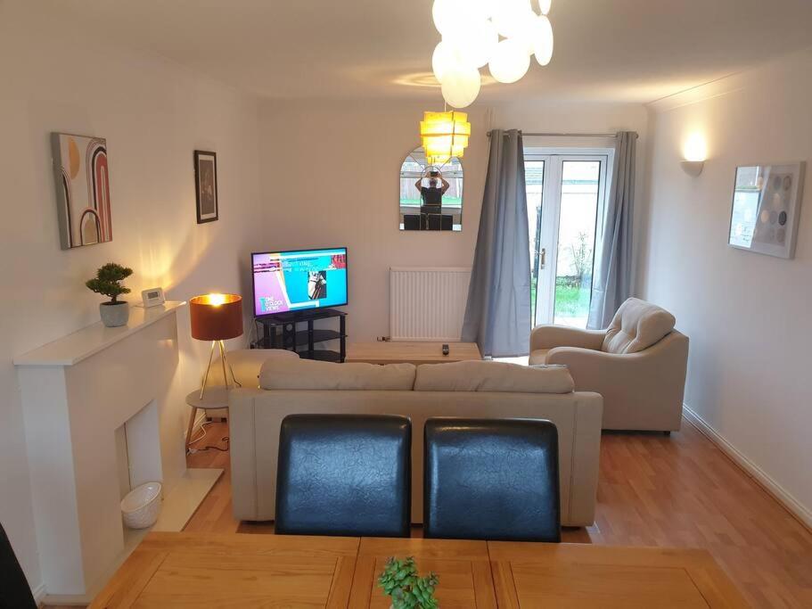 B&B Norwich - Stylish 3 Bedroom House with Free Parking - Bed and Breakfast Norwich