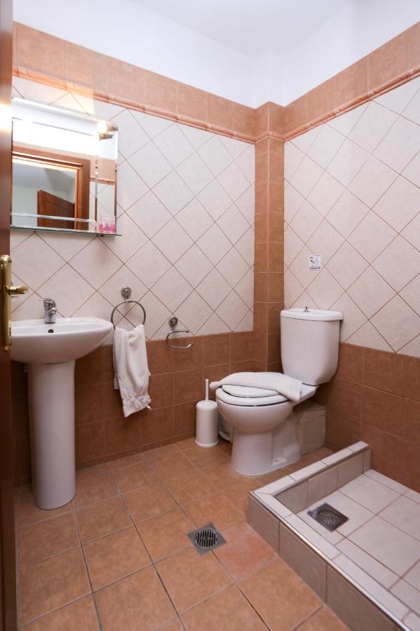Studio (1-2 Adults)