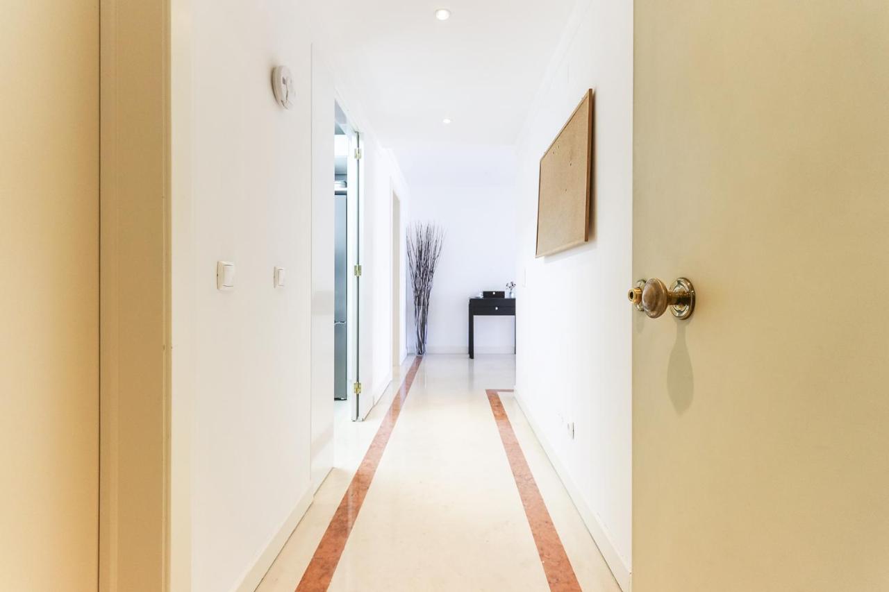 Lisbon Flower 360º - Your Lovely Flat with Pool and Parking - B&B