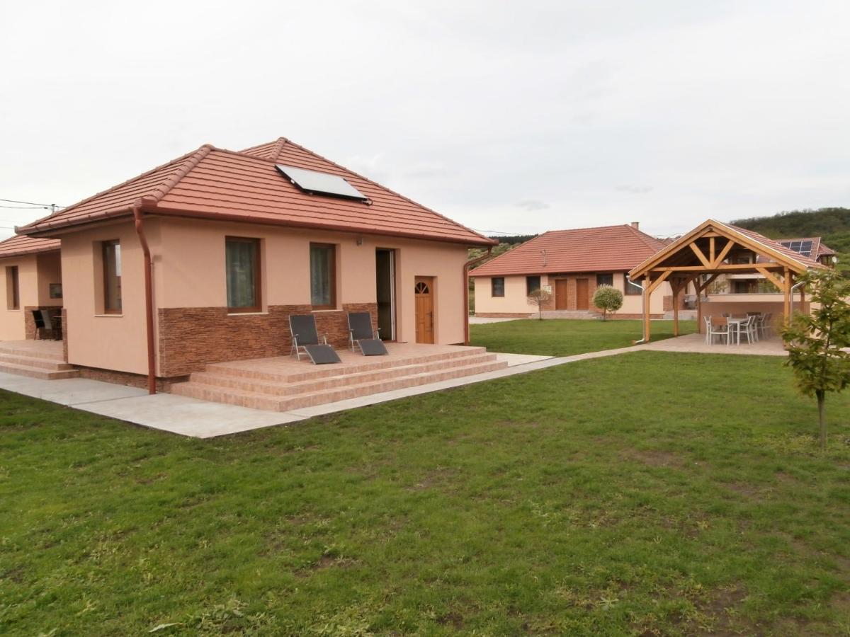 NATURA Vendégházak - Bed and Breakfast