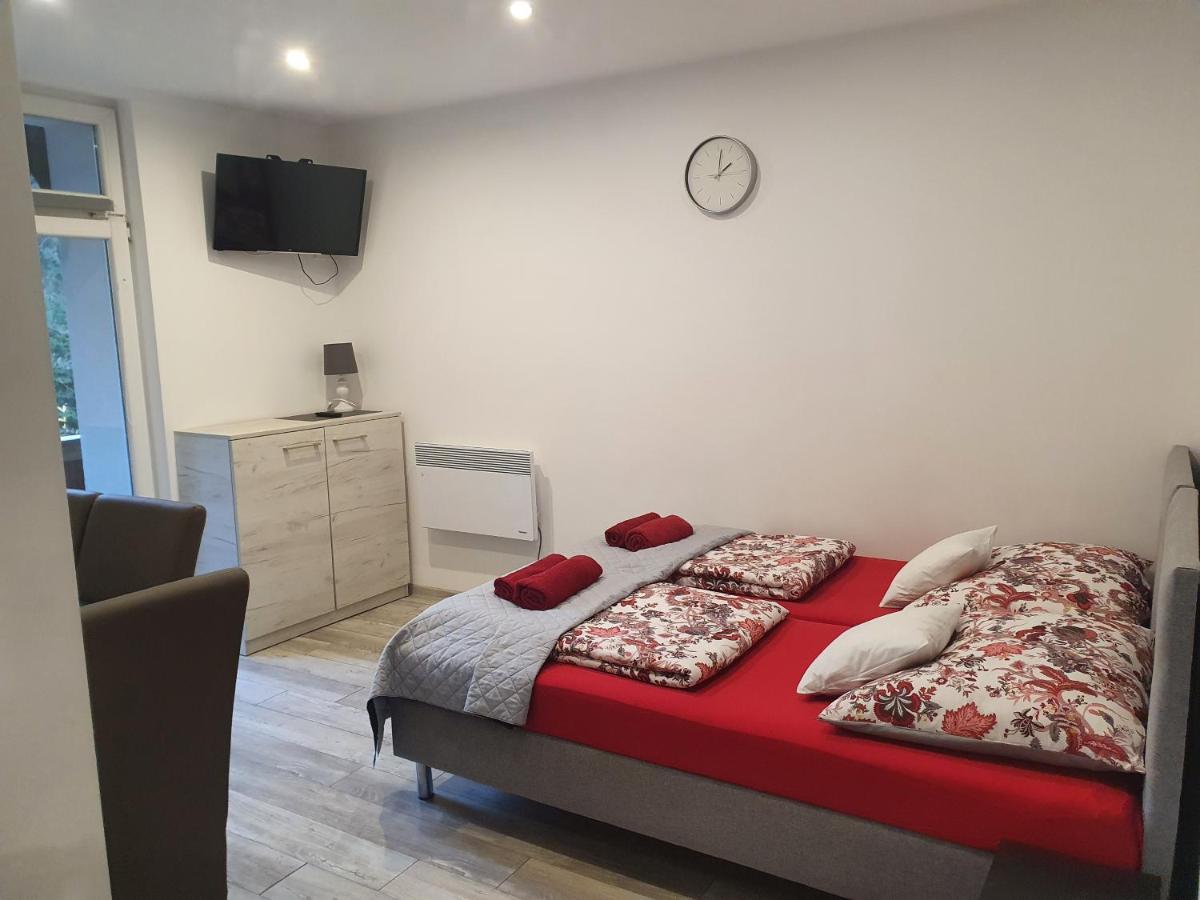 Apartment with Mountain View