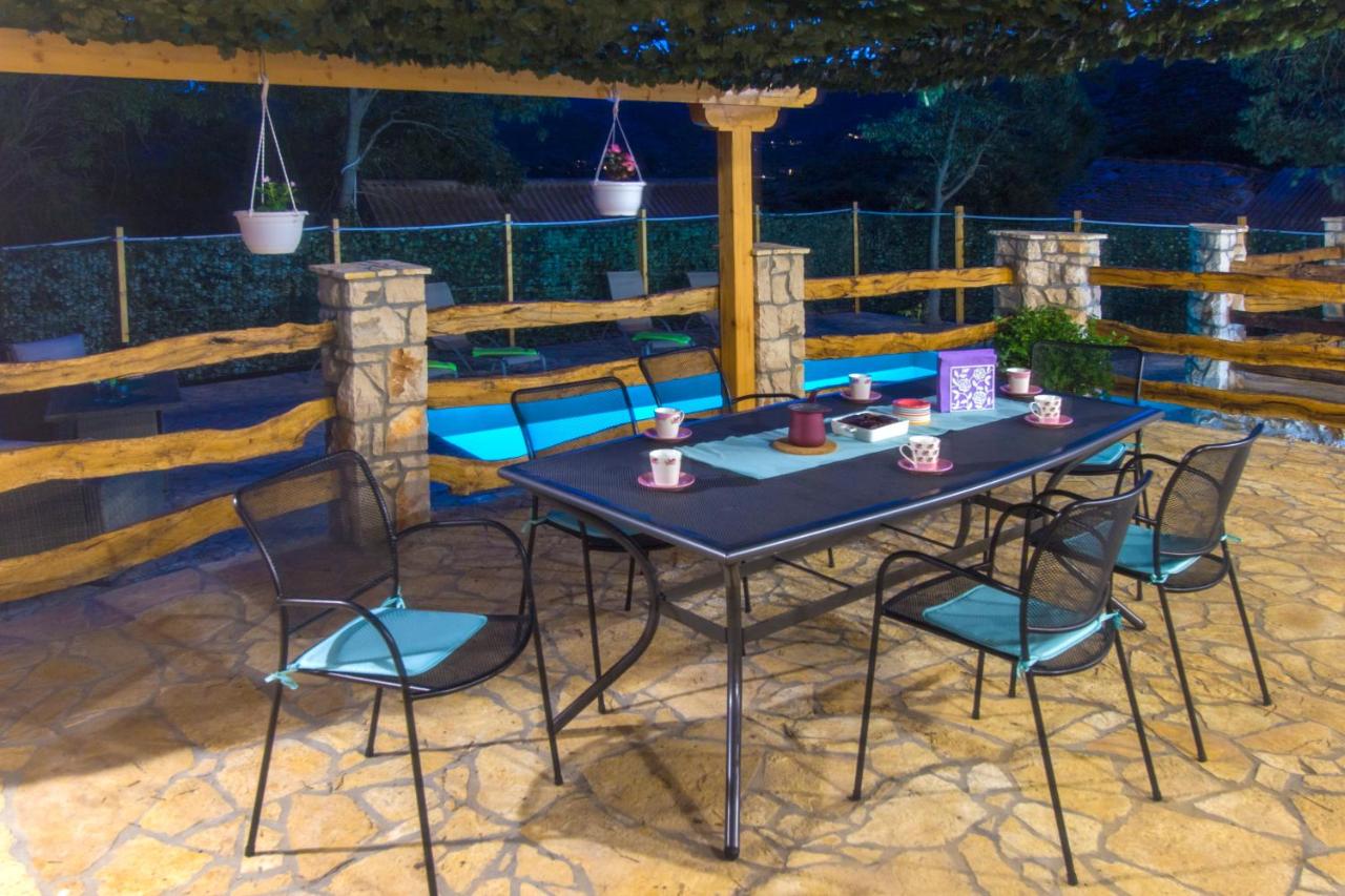 Luxury house Ivan with 4 bedrooms - B&B Divojevići