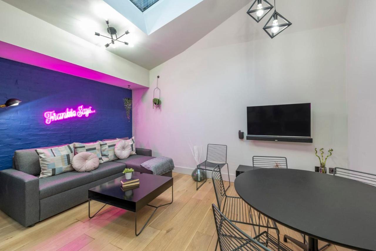 B&B London - The Insta Playhouse - Covent Garden - by Frankie Says - Bed and Breakfast London