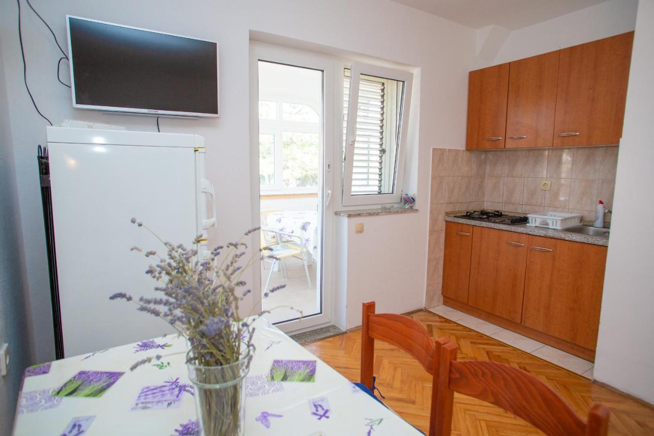 Apartment mit Balkon
