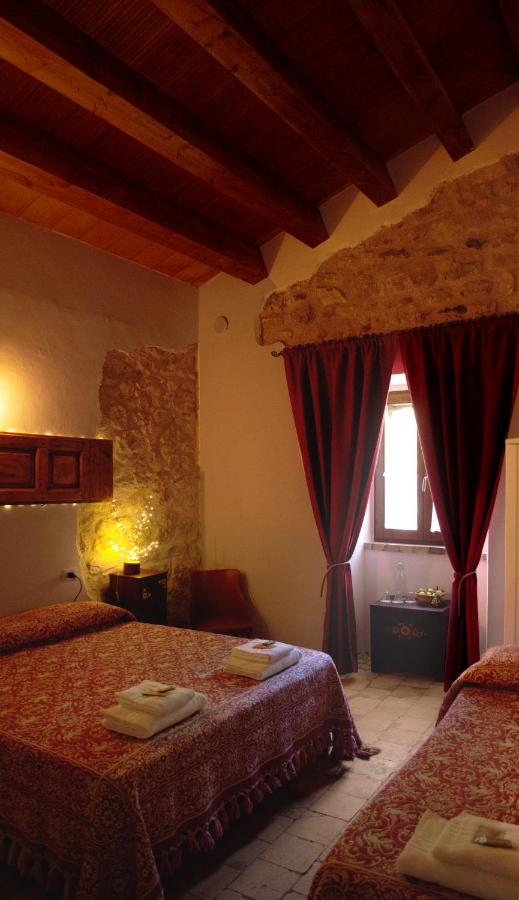 Deluxe Double Room (2 Adults + 1 Child)