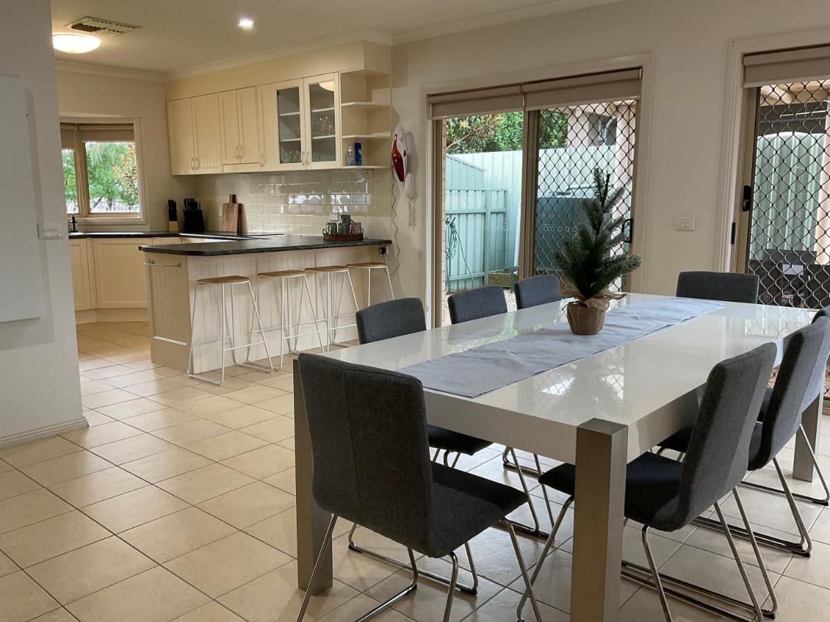 B&B Yarrawonga - Coghill House - Bed and Breakfast Yarrawonga