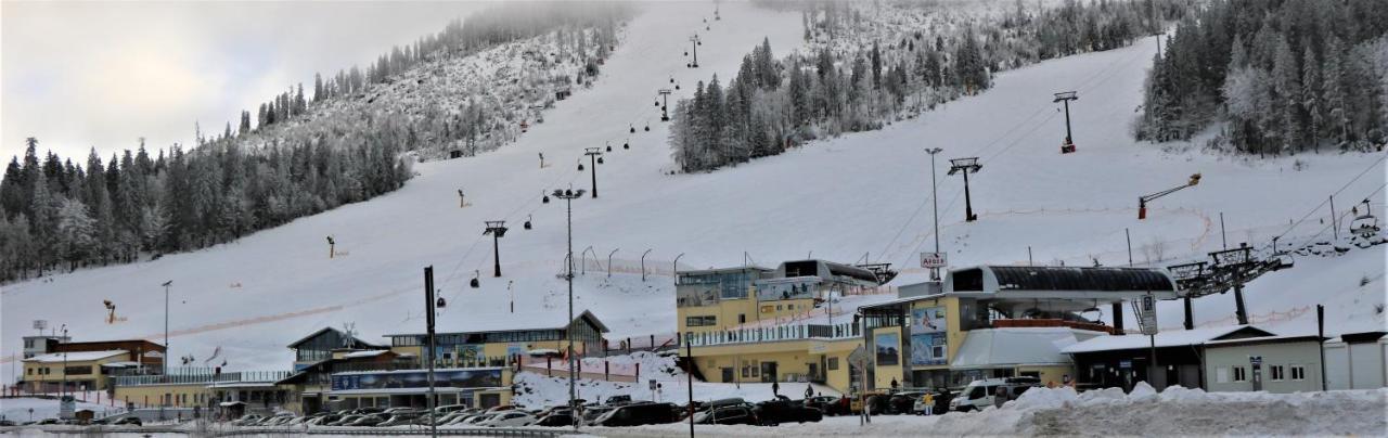 Apartment with Mountain View