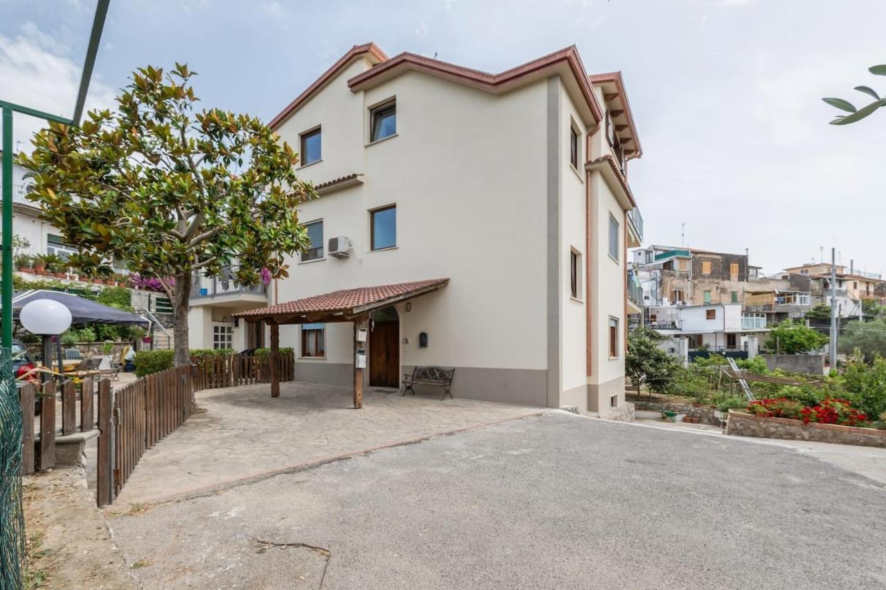 LeMoon Holiday Home x7 con Terrazzo e Parcheggio - Sorrento Coast - Chambres d’hôtes Massa Lubrense