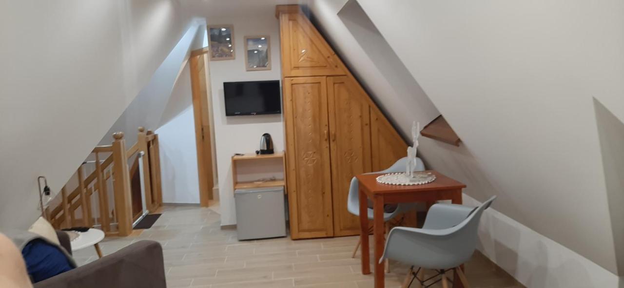 Quadruple Room with Private Bathroom