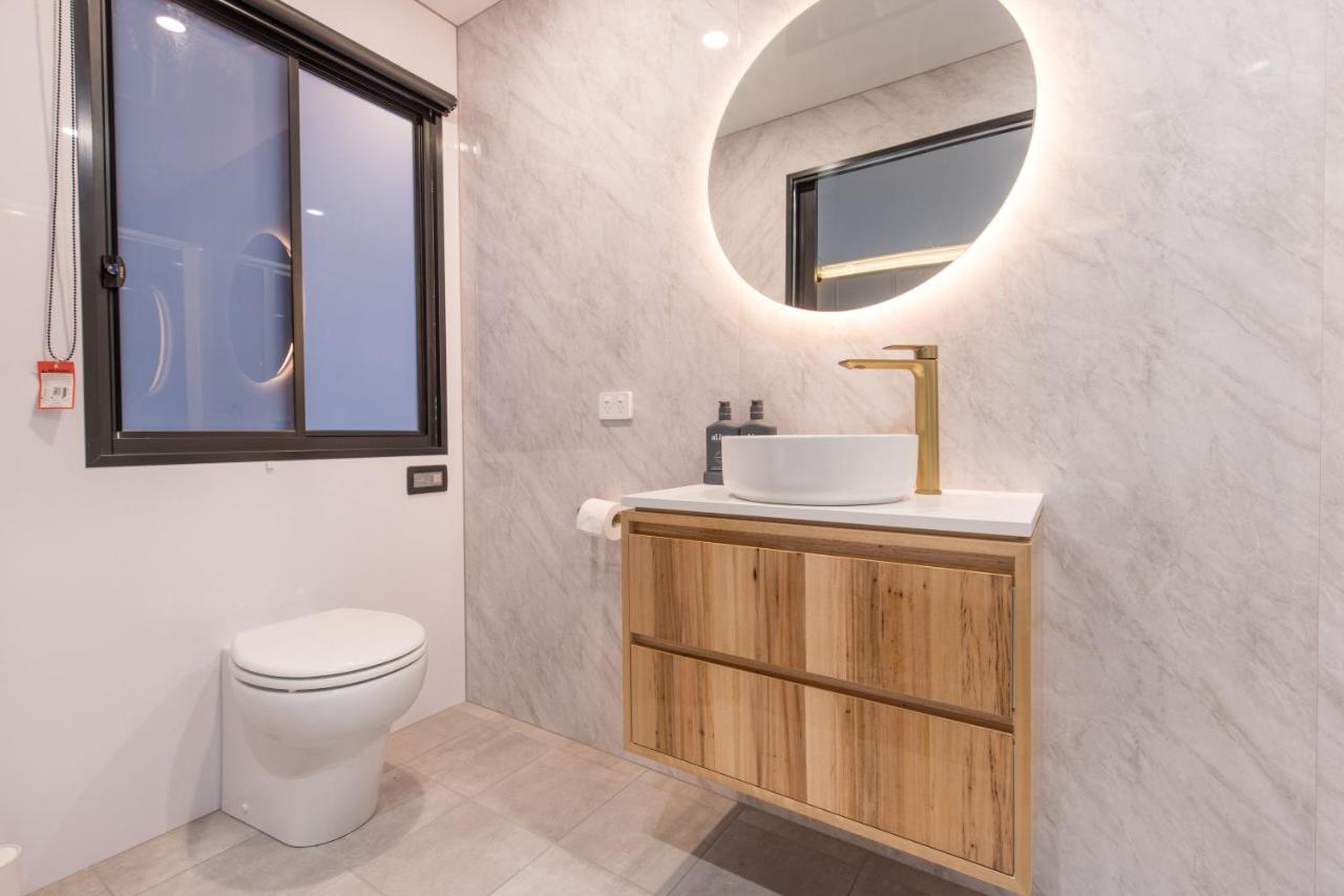 Six-Bedroom Houseboat - Iconic Luxury