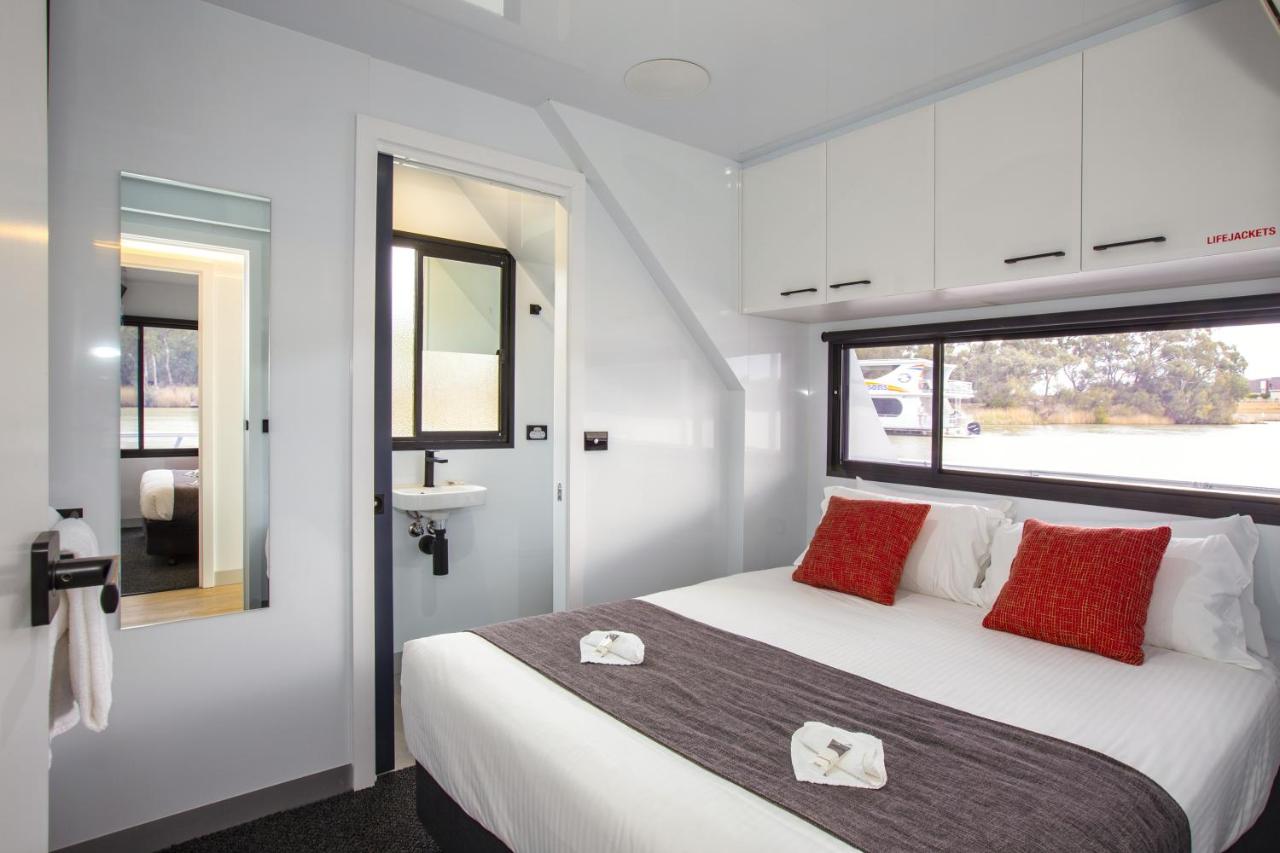 Five-Bedroom Houseboat - Ultimate Indulgence II
