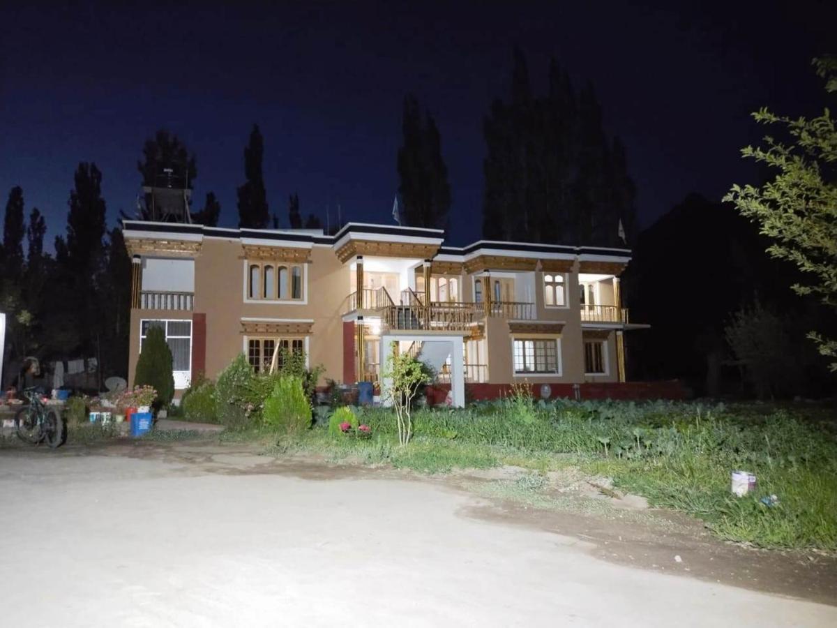 LA-TSAS GUEST HOUSE - B&B