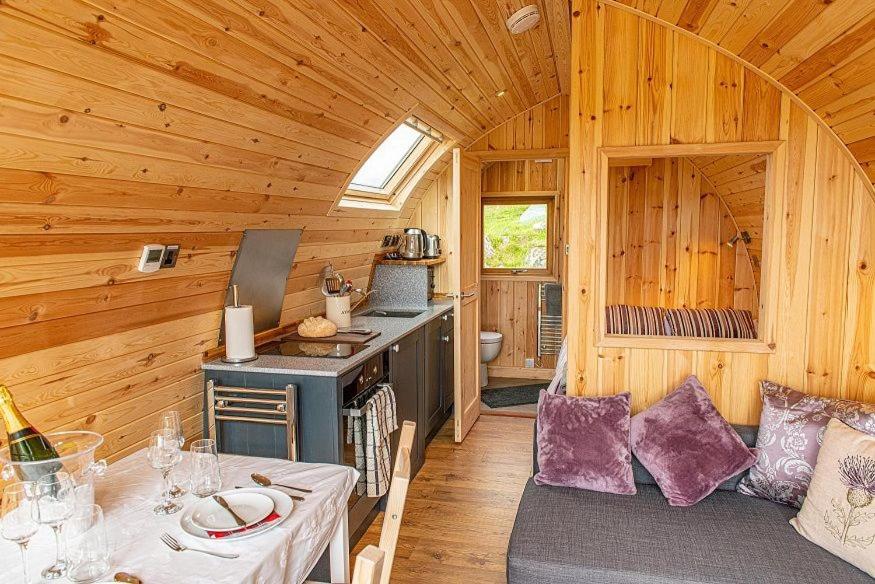 B&B Aberfeldy - Beinn A Ghlo Luxury Glamping Pod with Hot Tub & Pet Friendly at Pitilie Pods - Bed and Breakfast Aberfeldy