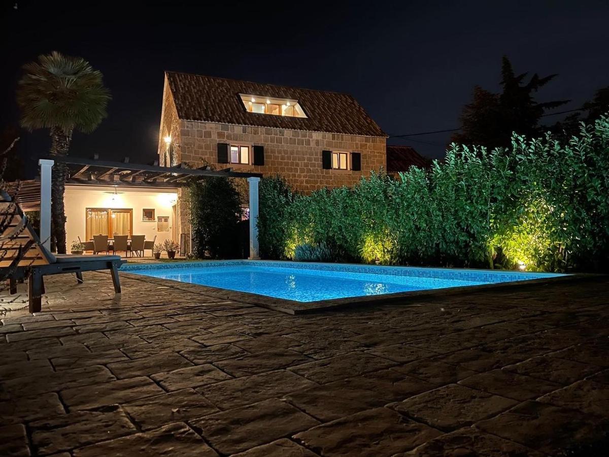 Villa Draga Paradise pool villa in Split - Bed and Breakfast