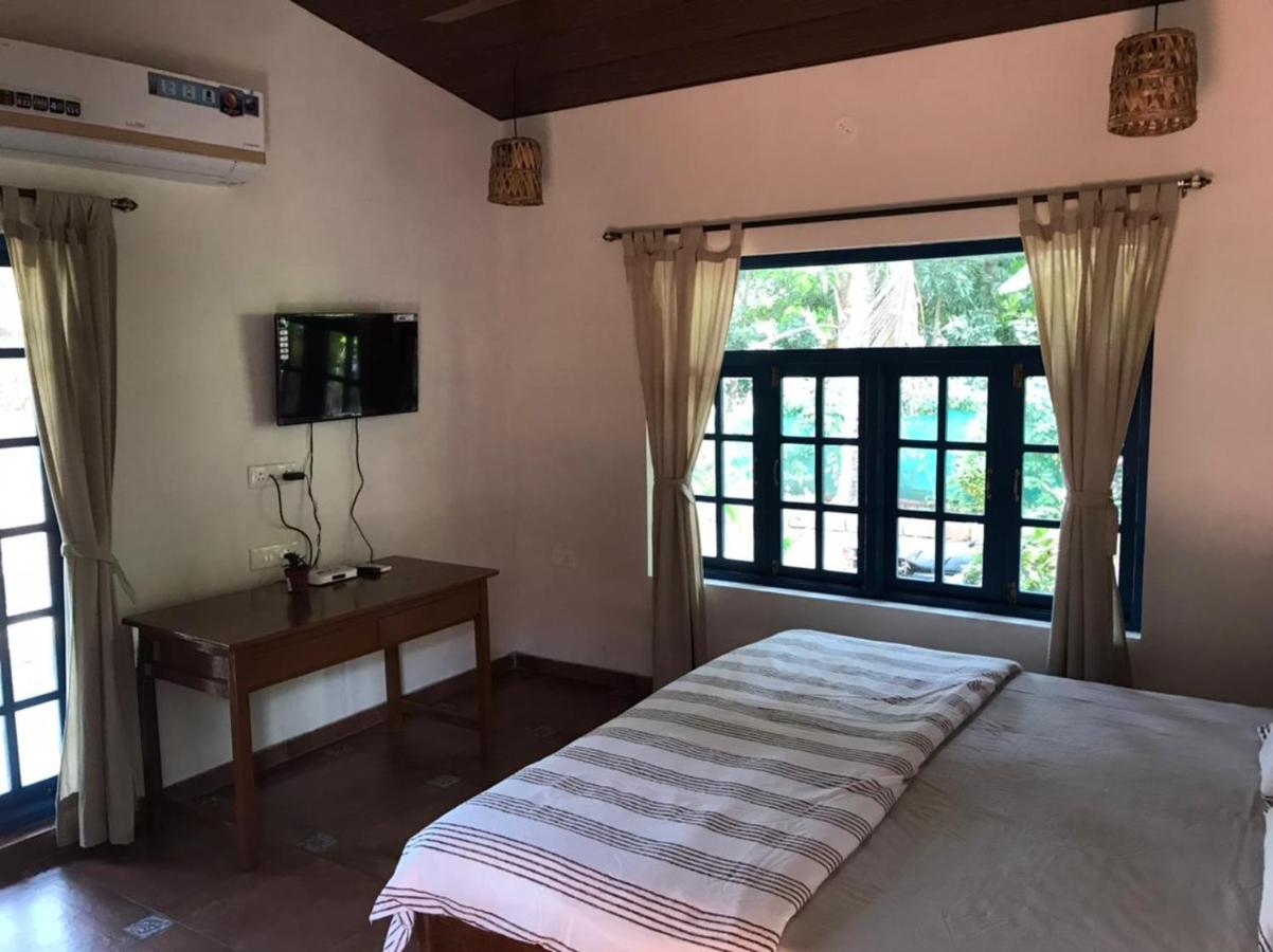 Deluxe Double Room (2 Adults + 1 Child)