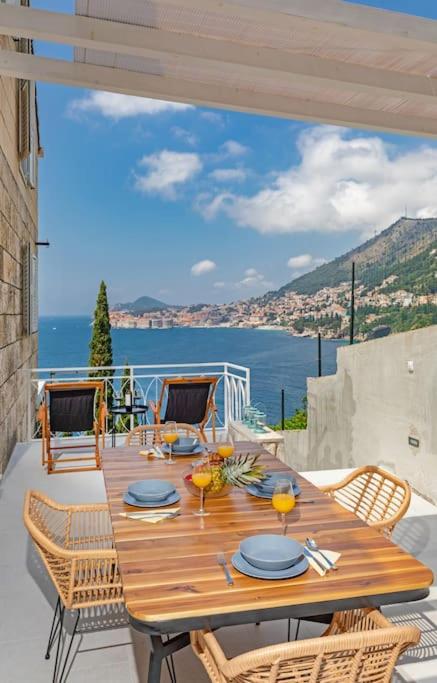 B&B Dubrovnik - St Jakov Superior Beach Apartment with Free Parking - Bed and Breakfast Dubrovnik