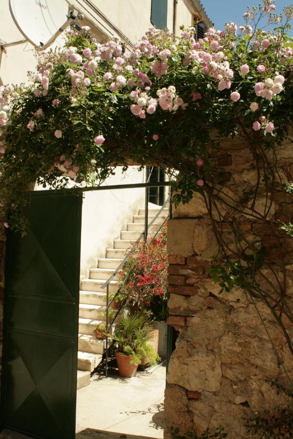 Lovely apartment in old part of Vis - B&B