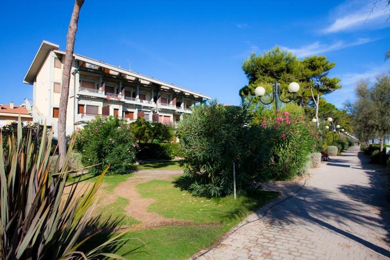 Homiday - Appartamenti Pinetina - B&B