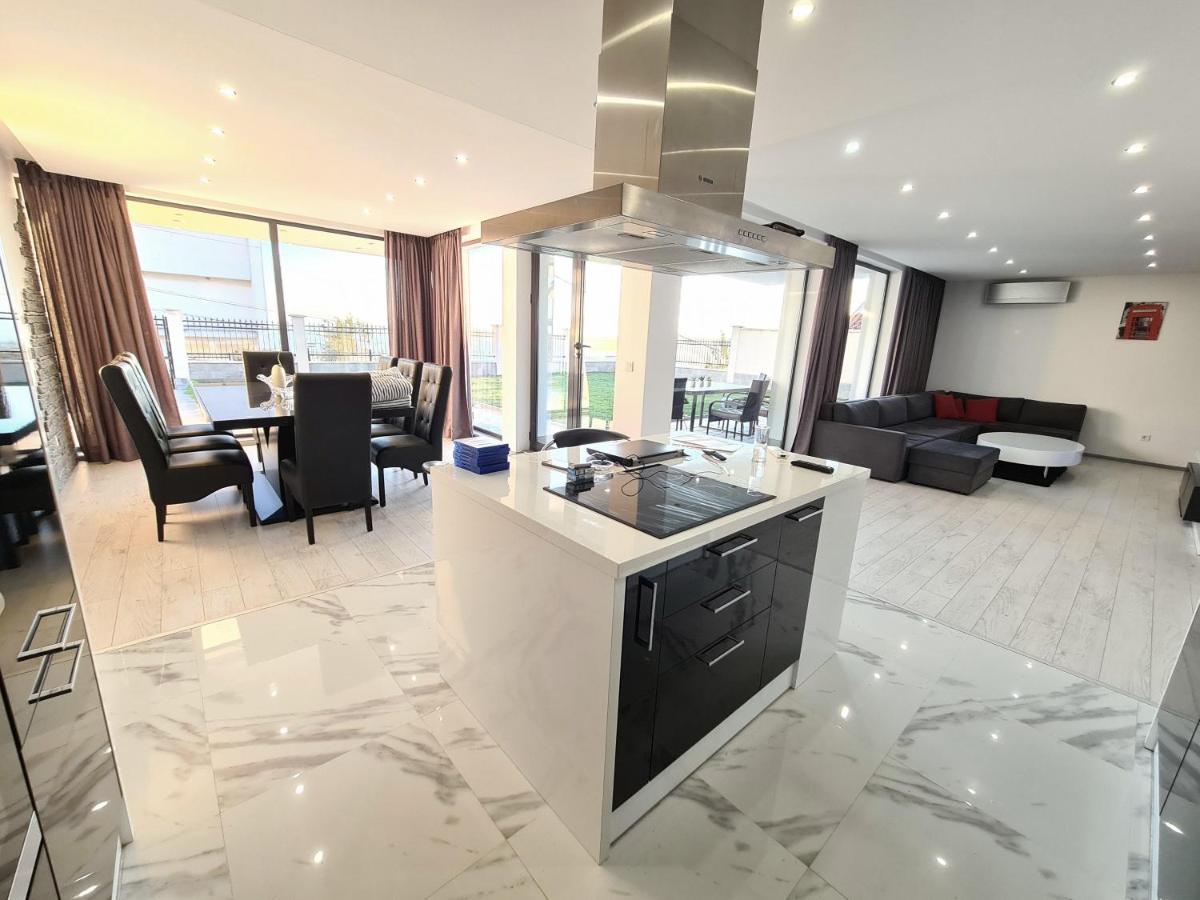 Villa ARUBA - Bed and Breakfast Balchik