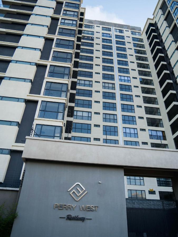 2 bedroom Furnished Apartment in Kilimani, Nairobi, Kenya with a pooll - B&B
