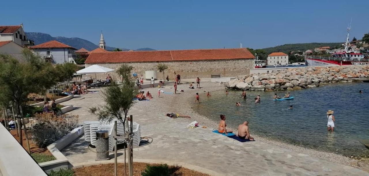 JELSA center-Sea view apartment near the beach - B2 - B&B
