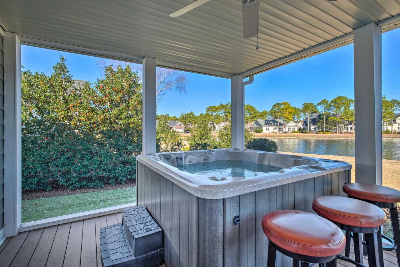 B&B Southport - Waterfront Southport Home with Hot Tub and Deck! - Bed and Breakfast Southport