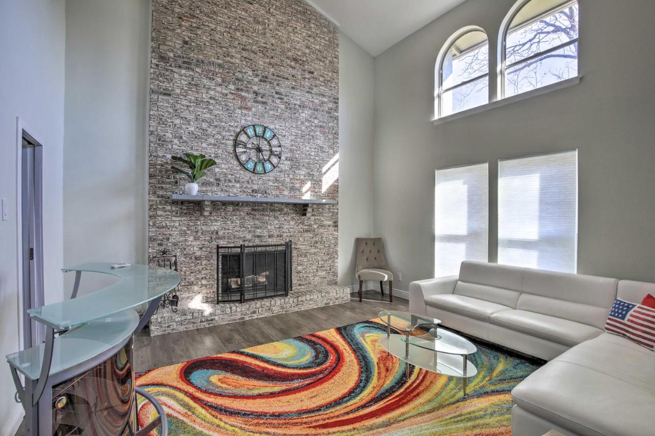 Movie Room and Private Pool Richardson Retreat - B&B Richardson