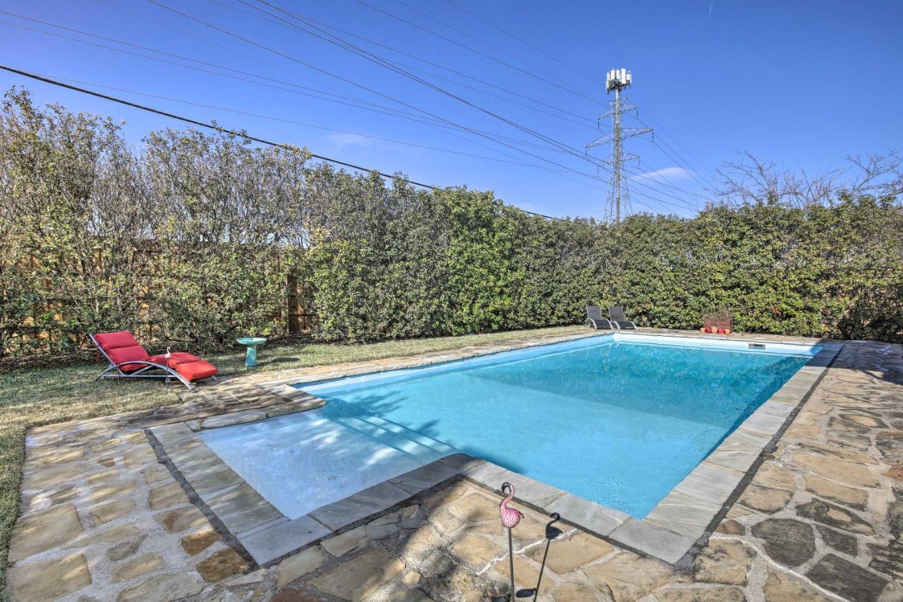 Movie Room and Private Pool Richardson Retreat - B&B Richardson