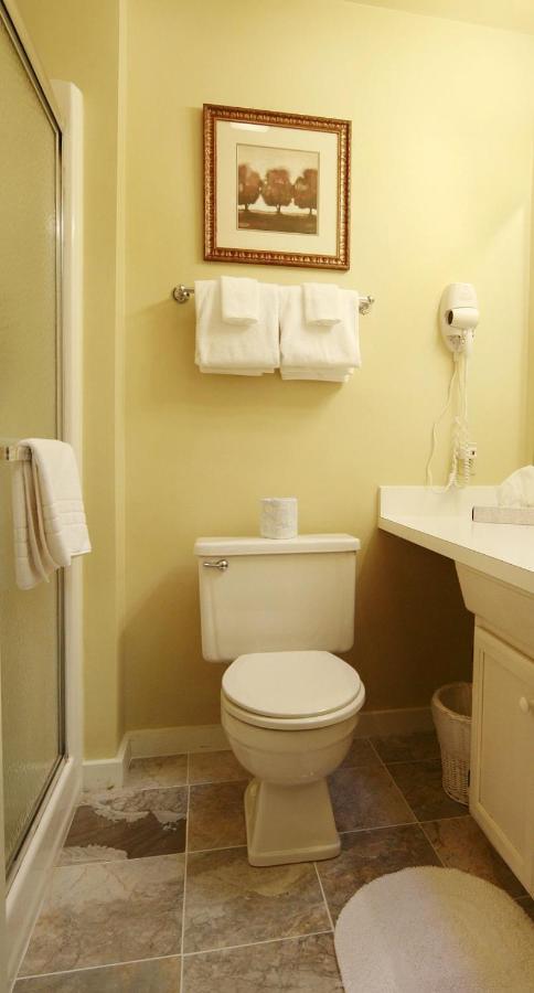 Lambert's Cove Inn & Resort - B&B