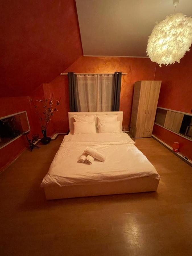 Deluxe Double Room (2 Adults + 1 Child)