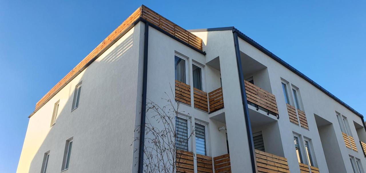 Hoobee Home & Rooftop Terrace - B&B Târgu Mureş