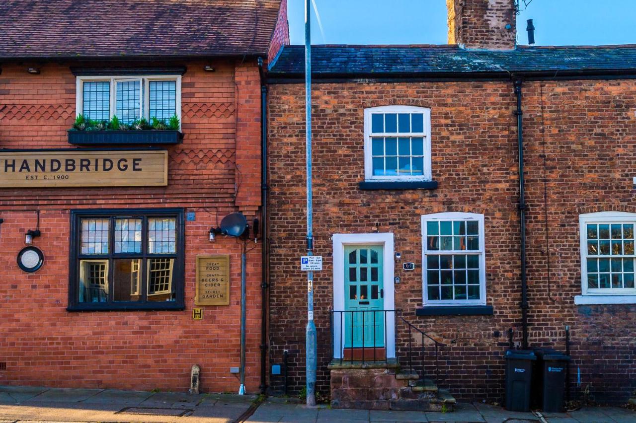 Charming 1-bed house in Chester by 53 Degrees Property, Ideal for Couples & Business, Amazing Location - Sleeps 4 - B&B