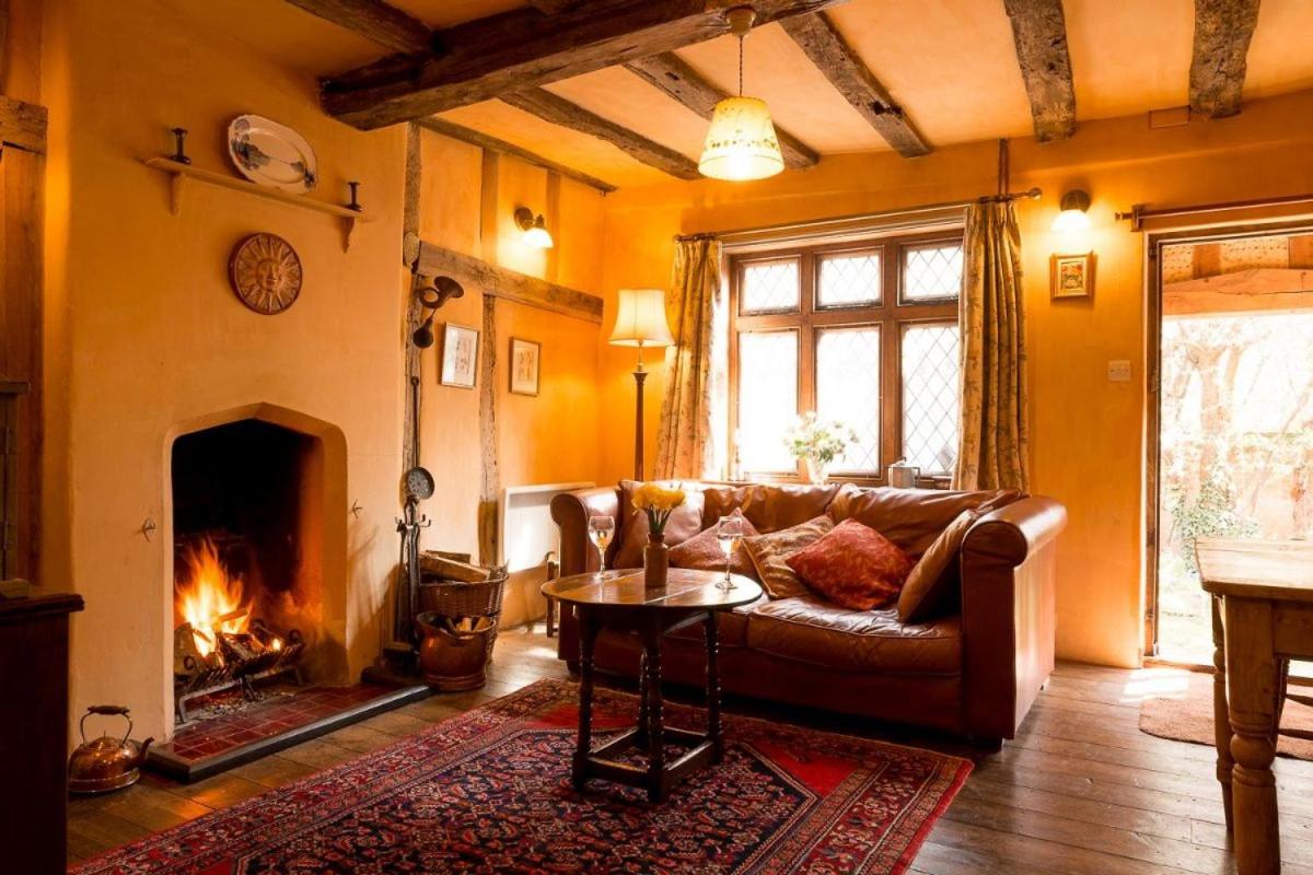 The Old Monkey, a quirky bolthole on the edge of a historic Market Town - B&B
